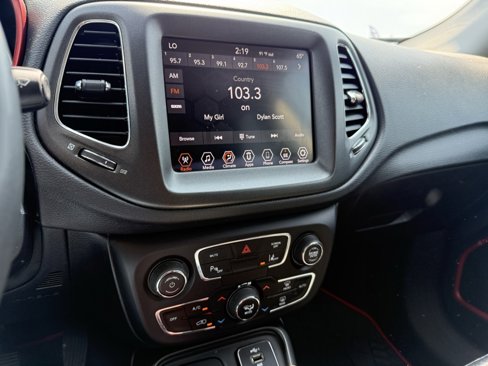 Used 2021 Jeep Compass Trailhawk image 16