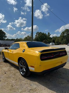Used 2017 Dodge Challenger SXT image 7