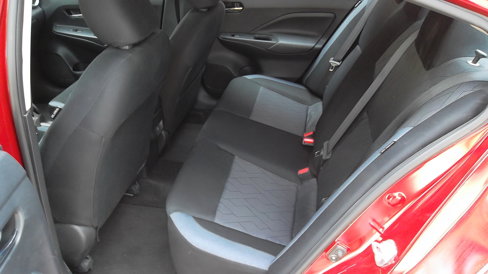 Used 2025 Nissan Versa SV image 8