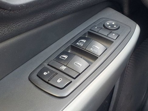Used 2018 Jeep Cherokee Overland image 11