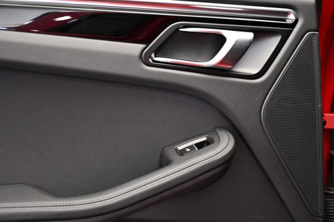 Certified 2025 Porsche Macan Turbo image 45