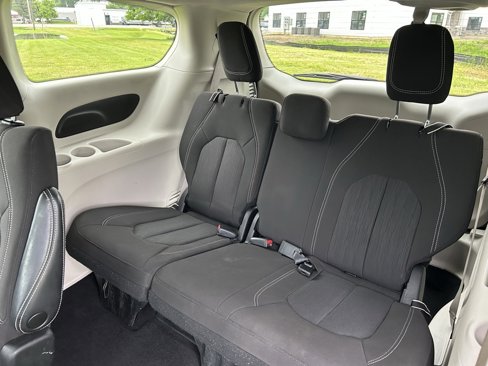 Used 2023 Chrysler Voyager LX image 11