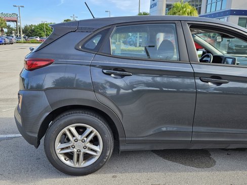 Used 2021 Hyundai Kona SE image 4