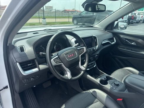 Used 2024 GMC Terrain SLT image 11