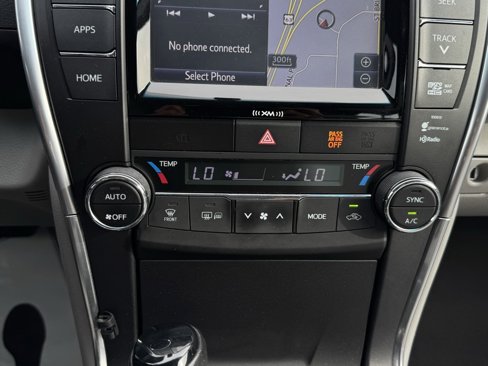 Used 2016 Toyota Camry XLE image 9