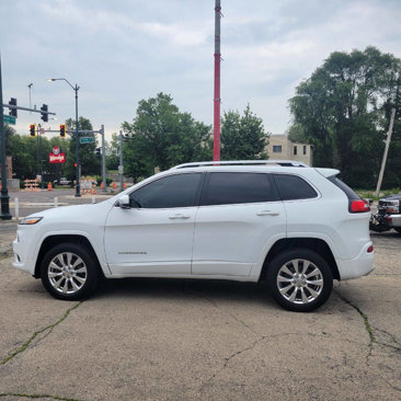 Used 2017 Jeep Cherokee Overland image 8