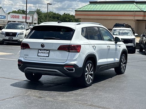 Used 2024 Volkswagen Taos SE image 3