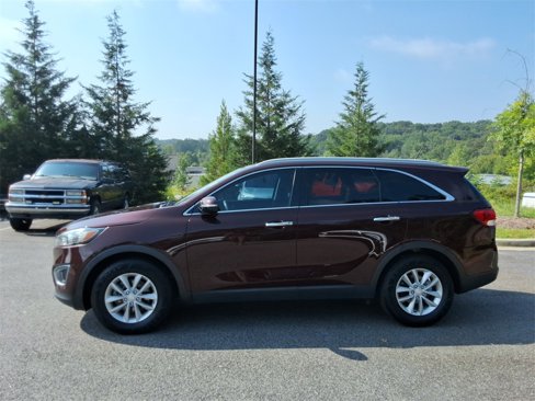 Used 2017 Kia Sorento LX image 8