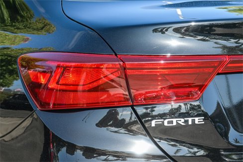 Used 2023 Kia Forte LXS w/ LXS Technology Package image 8