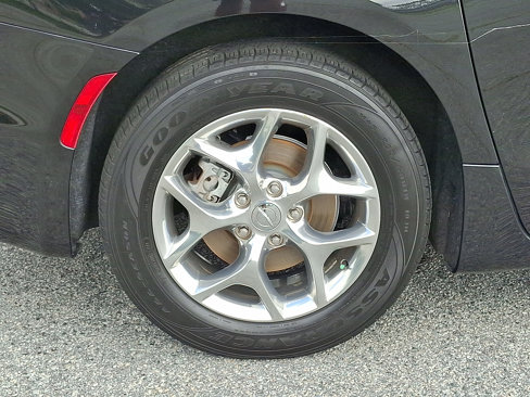 Used 2020 Chrysler Pacifica Limited image 28