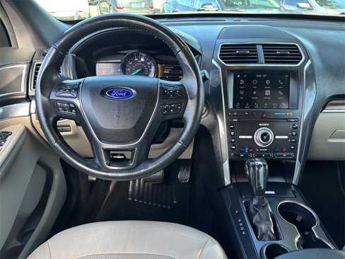 Used 2019 Ford Explorer Limited w/ Ford Safe & Smart Package image 11