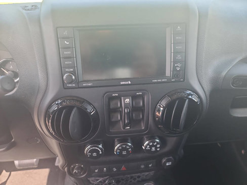 Used 2015 Jeep Wrangler Unlimited Sahara image 14
