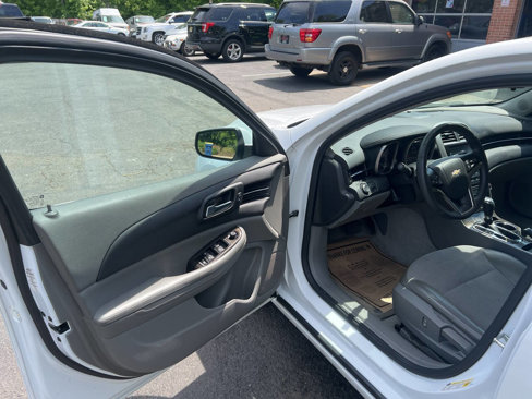 Used 2016 Chevrolet Malibu LT image 10