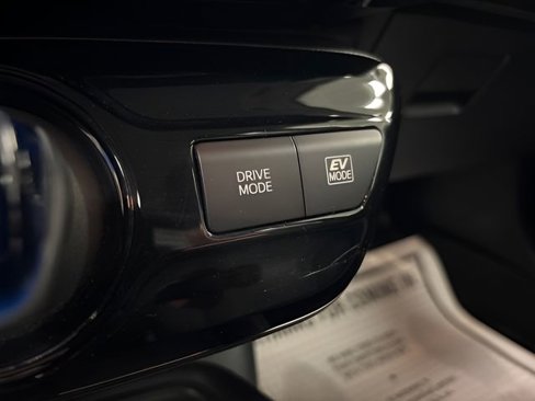 Used 2021 Toyota Prius L Eco image 29