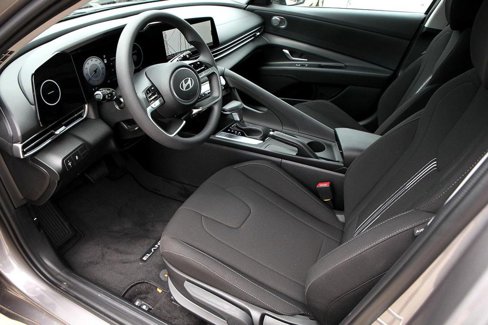 Used 2024 Hyundai Elantra SEL image 10