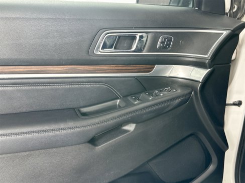Used 2017 Ford Explorer Limited image 10