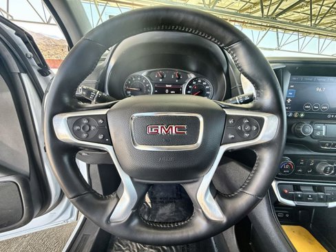 Used 2022 GMC Terrain SLT w/ Tech Package image 10