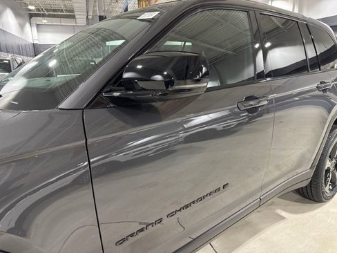 New 2025 Jeep Grand Cherokee Altitude image 4