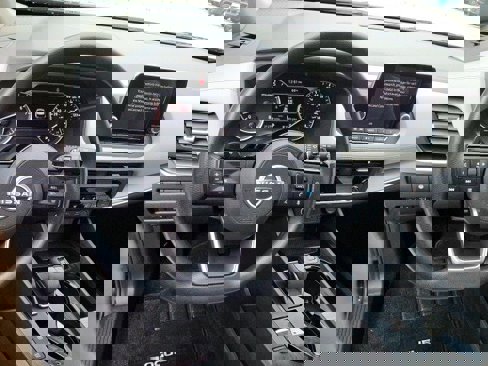 Used 2023 Nissan Rogue SV image 18