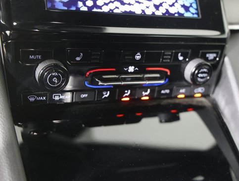 Used 2023 Jeep Grand Cherokee L Laredo image 17
