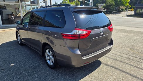 Used 2020 Toyota Sienna LE image 7