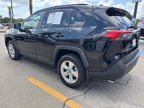 Used 2021 Toyota RAV4 XLE image 5
