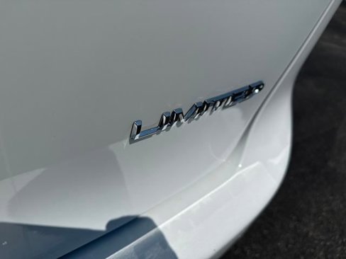 Used 2020 Chrysler Pacifica Limited image 32