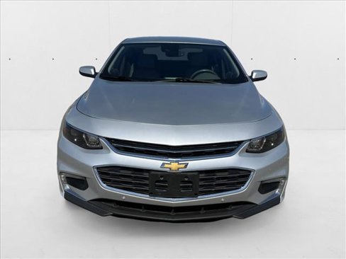 Used 2017 Chevrolet Malibu Hybrid w/ Leather Package image 2