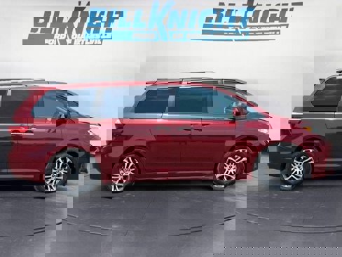 Used 2019 Toyota Sienna L image 6