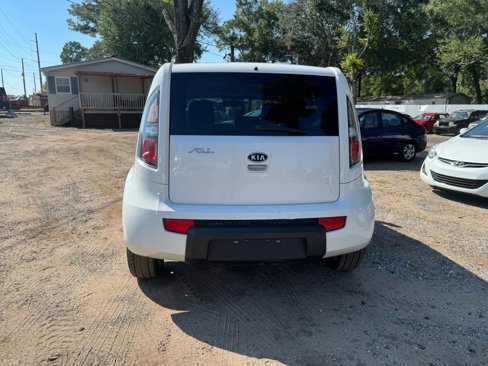 Used 2011 Kia Soul + image 4