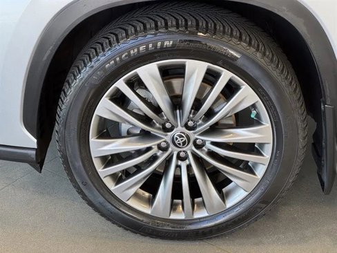 Used 2020 Toyota Highlander Platinum image 9