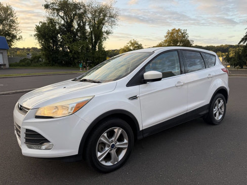 Used 2015 Ford Escape SE image 2