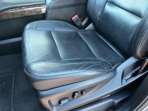 Used 2020 Chevrolet Suburban LT image 14