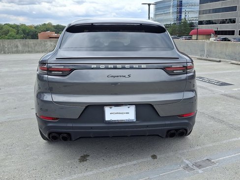 Used 2021 Porsche Cayenne S image 9