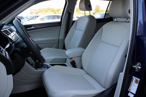 Certified 2023 Volkswagen Tiguan SE image 7