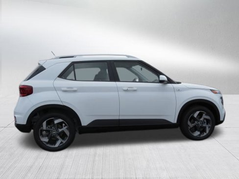 New 2025 Hyundai Venue SEL image 9
