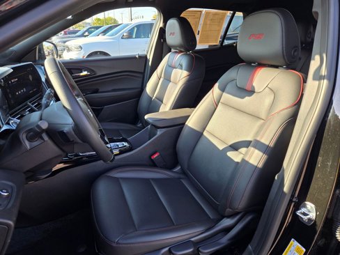 Used 2025 Chevrolet Trax RS w/ Sunroof Package image 14