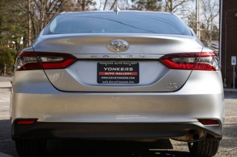 Used 2022 Toyota Camry LE image 7