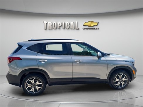 Used 2023 Kia Seltos EX image 6