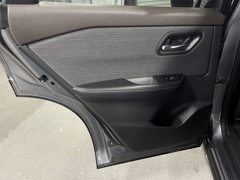 Used 2021 Nissan Rogue SV image 17