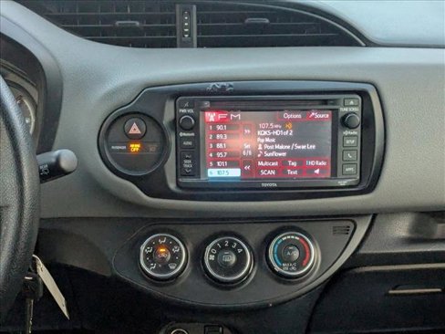 Used 2015 Toyota Yaris L image 13