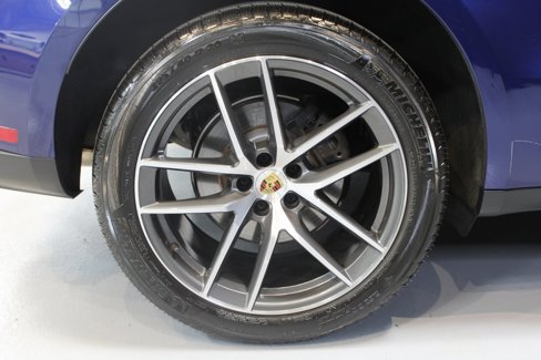Certified 2024 Porsche Macan image 13