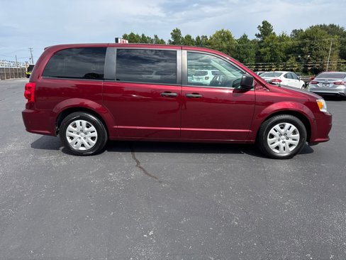 Used 2020 Dodge Grand Caravan SE w/ UConnect Hands-Free Group image 6