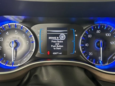 Used 2017 Chrysler Pacifica Touring image 18