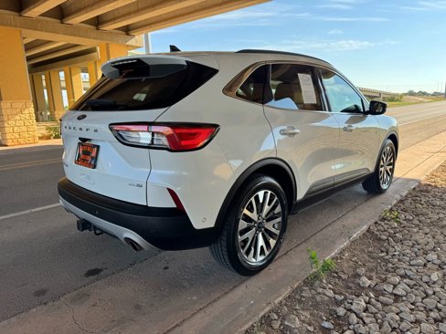 Used 2020 Ford Escape Titanium image 3