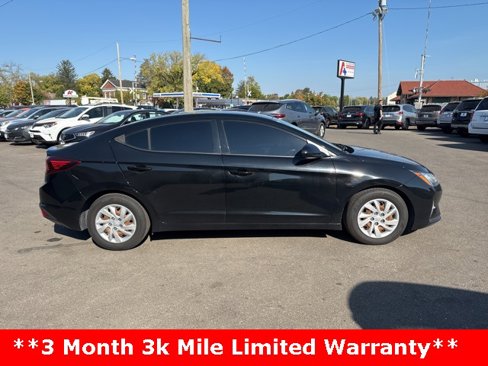 Used 2020 Hyundai Elantra SE image 2