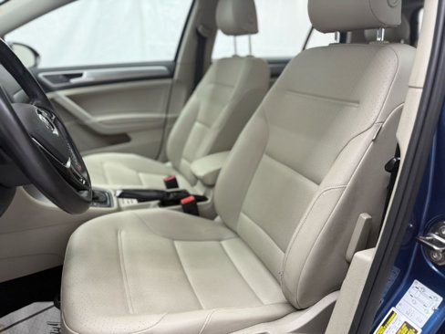 Used 2017 Volkswagen Golf Wolfsburg Edition image 9