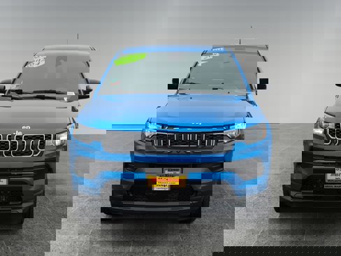Used 2024 Jeep Compass Sport image 8