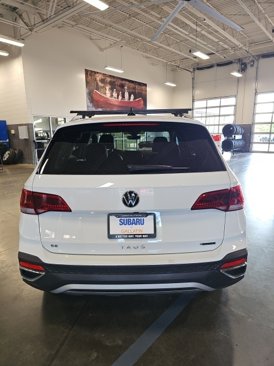 Used 2023 Volkswagen Taos SE w/ Panoramic Sunroof Package image 7