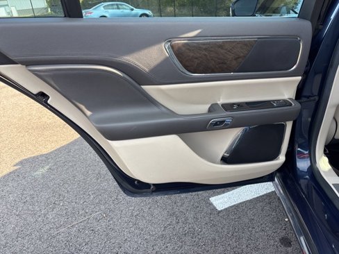 Used 2017 Lincoln Continental Reserve w/ Technology Package image 11